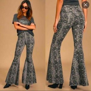 Free People Just Float On Snake Print Jeans Size 31. NWT.